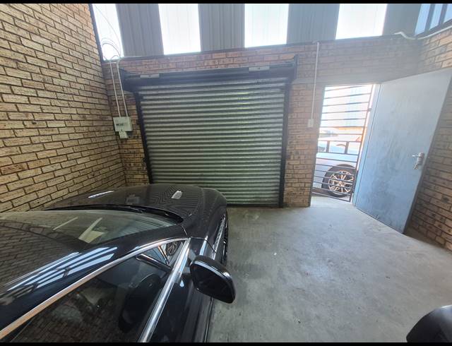 60M² WAREHOUSE TO LET IN TULISA PARK